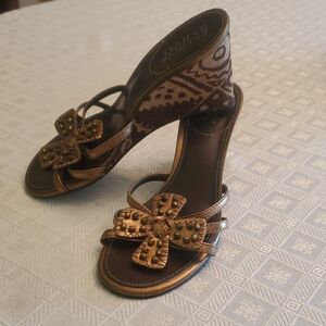 Elegant Brown Wedge Sandals with Floral Accents